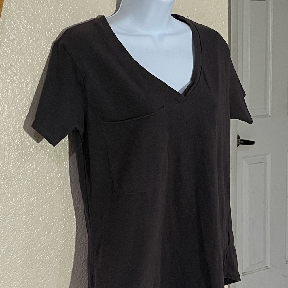 Niyama Sol Black V-Neck Short Sleeve Tee